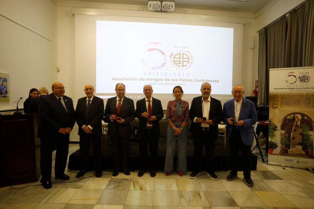 La Asociaci&oacute;n de Amigos de los Patios Cordobeses homenajea a sus socios por su 50 aniversario